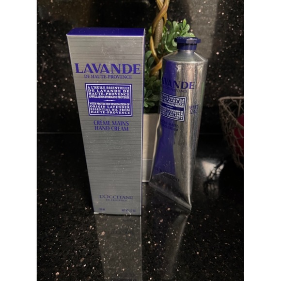 ✨NIB L'Occitane Lavender Hand Cream Hard to find 5.2 oz 150ml - Picture 4 of 6